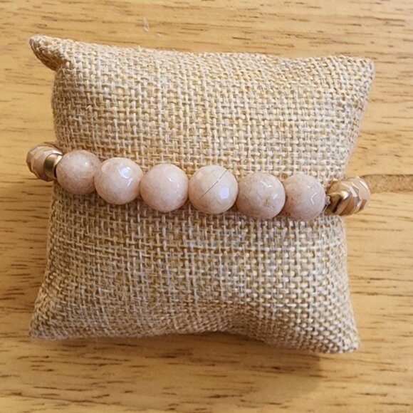 Chic Beaded Bracelet with Pearl and Gold Accents - Picture 5 of 5